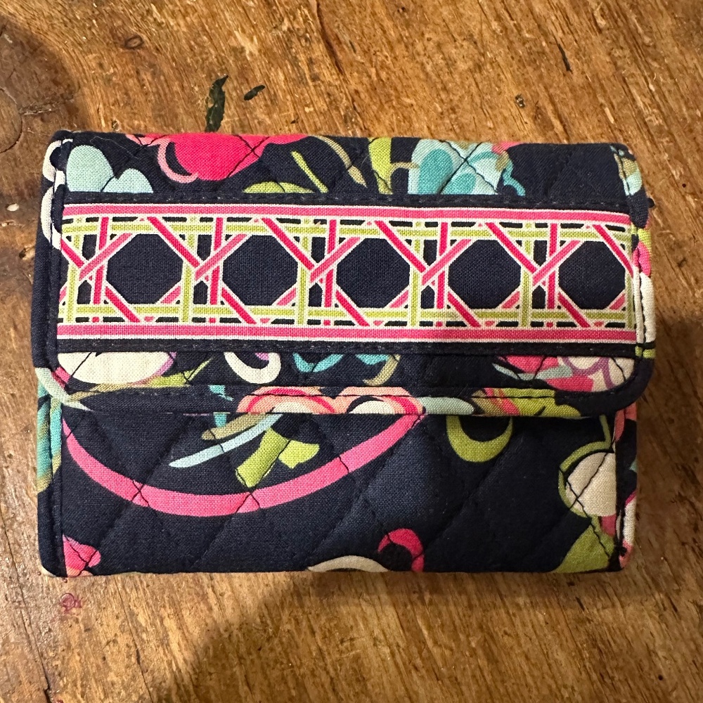 Vera Bradley Sm Trifold Wallet Spring ClassicNavy Blue Floral Ribbons Snap Close